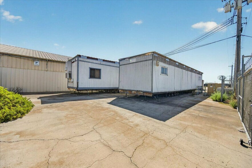 More Photos Of 925 M St, Firebaugh Manufacturing For Sale