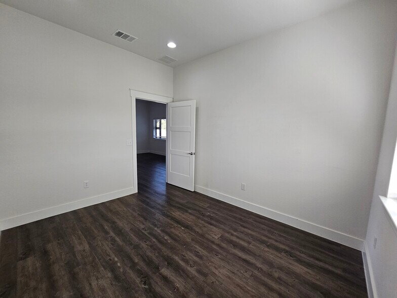 More Photos Of 230 Klattenhoff Ln, Hutto Office For Lease