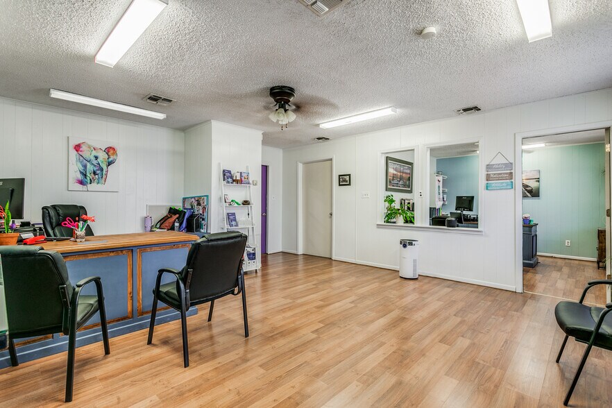 More Photos Of 901 Oak St, Jourdanton Freestanding For Sale