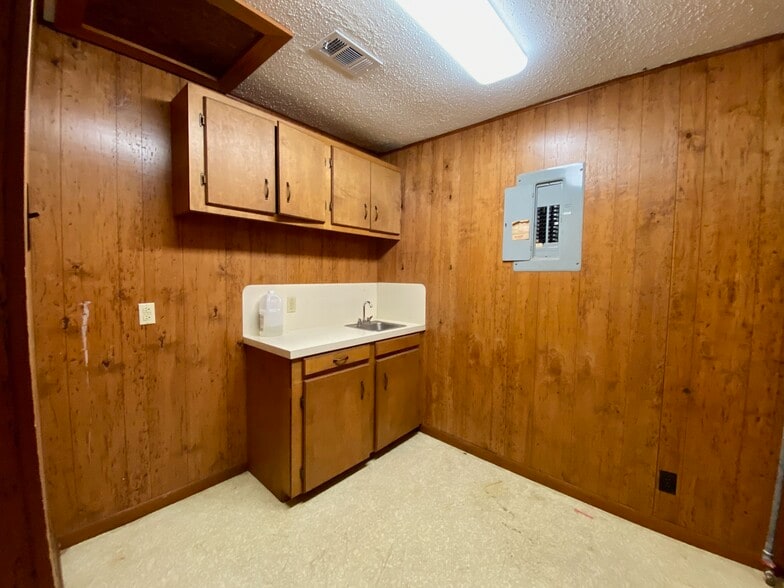 More Photos Of 2401 Port Neches Ave, Port Neches Restaurant For Sale