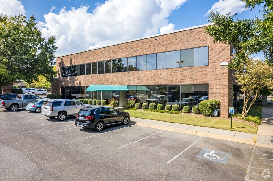 More Photos Of 2120 Riverfront Dr, Little Rock Office For Lease