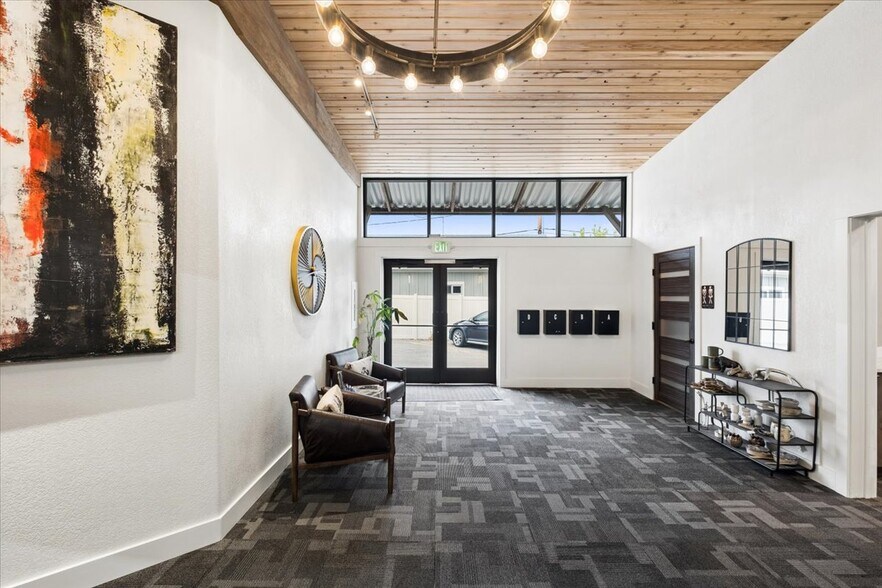 More Photos Of 20 2nd Ave E, Kalispell Office For Sale