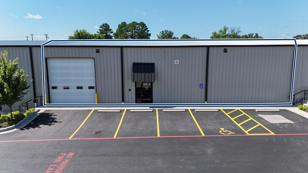 More Photos Of 4173 N 20th St, Ozark Warehouse For Lease