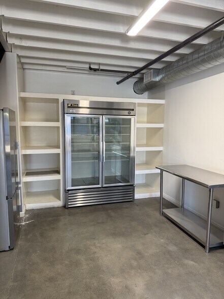 More Photos Of 15911 Arminta St, Van Nuys Manufacturing For Sale