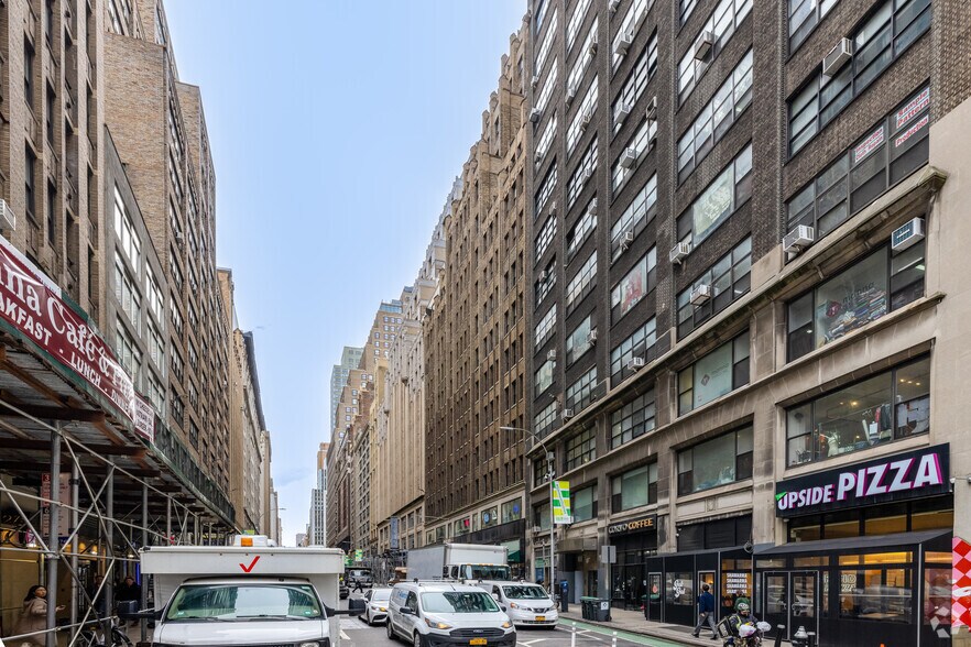 Primary Photo Of 260 W 39th St, New York Office For Lease