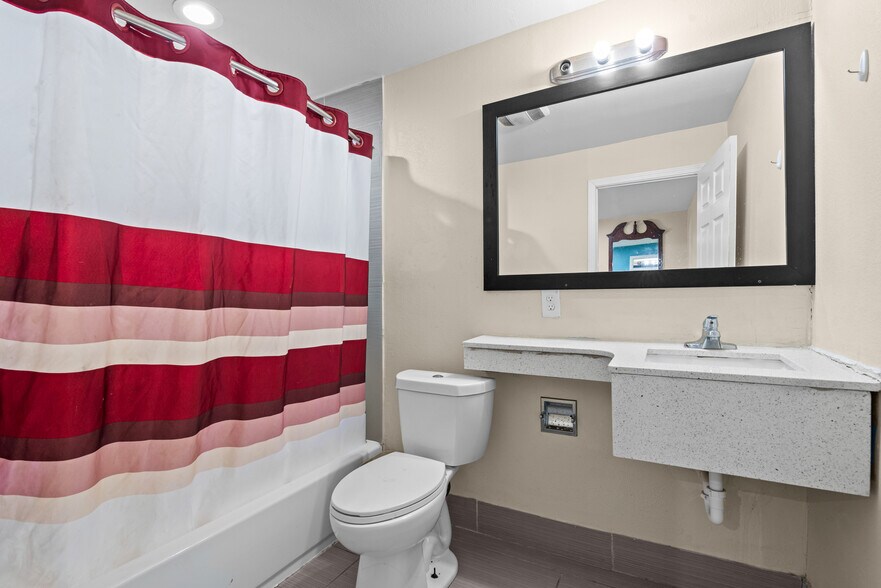 More Photos Of 4206 Leopard St, Corpus Christi Hotel For Sale