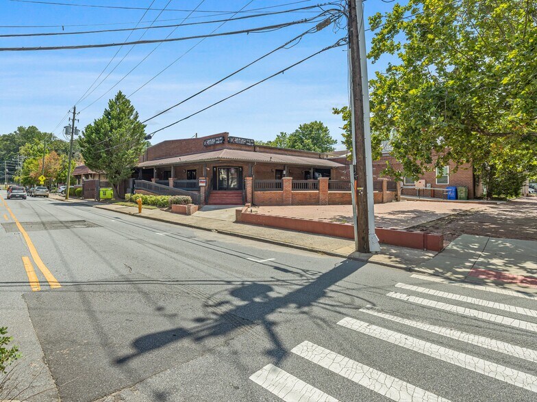 More Photos Of 10 Biltmore Plz, Asheville Restaurant For Lease