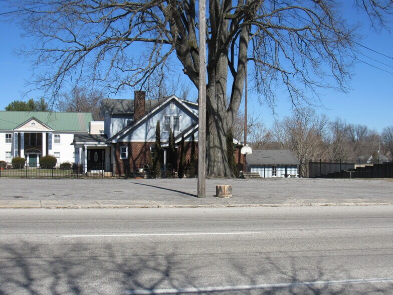 More Photos Of 202 W Morford St, McMinnville General Retail For Sale