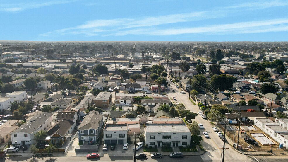 More Photos Of 300 E 55th St, Los Angeles Apartments For Sale