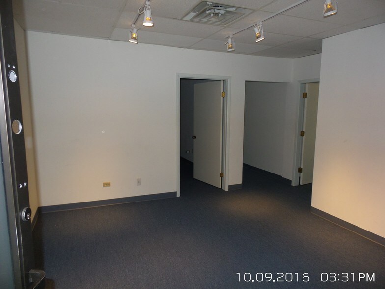 More Photos Of 6825 Hobson Valley Dr, Woodridge Medical For Sale