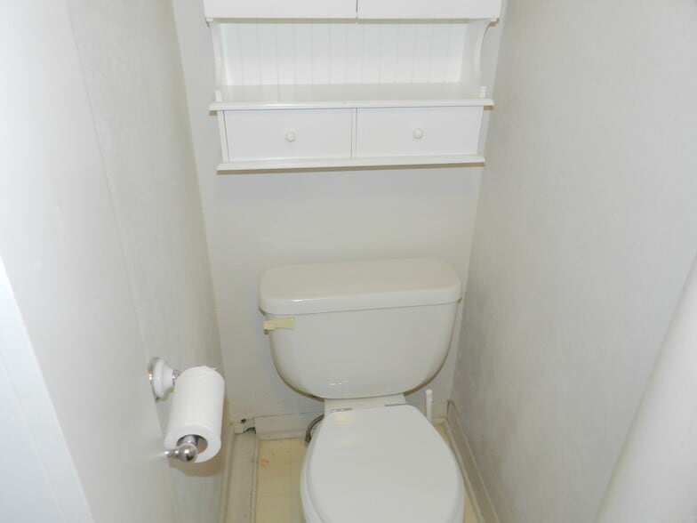 More Photos Of 901 Main St, Salmon Office For Sale