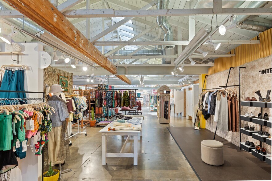 More Photos Of 383 N Indian Canyon Dr, Palm Springs Freestanding For Sale