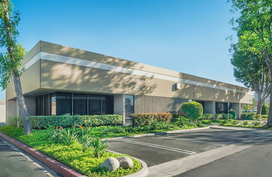 Primary Photo Of 2805-2807 McGaw Ave, Irvine Light Distribution For Lease
