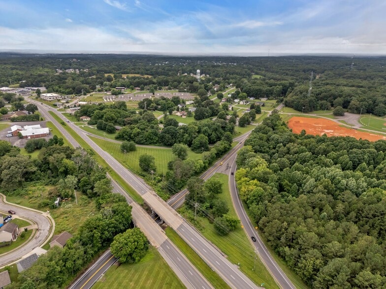 More Photos Of 207 Highway 96 N, Fairview Showroom For Sale