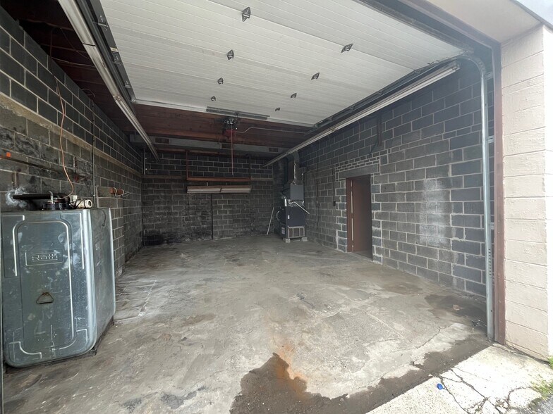 More Photos Of 314 Cortland St, Trenton Warehouse For Lease