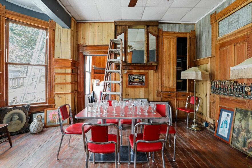 More Photos Of 102-104 N Main St, Edinburg Storefront Retail Residential For Sale