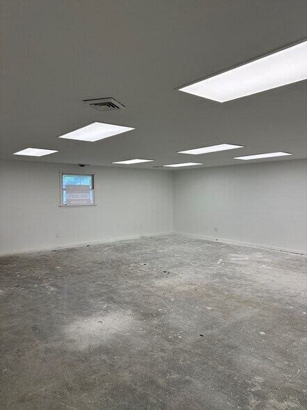 More Photos Of 110 Trenton Ave, Barrington Medical For Lease