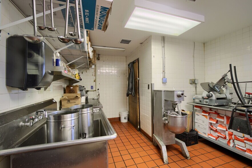 More Photos Of 1725 George Washington Memorial Hwy, Gloucester Point Restaurant For Sale