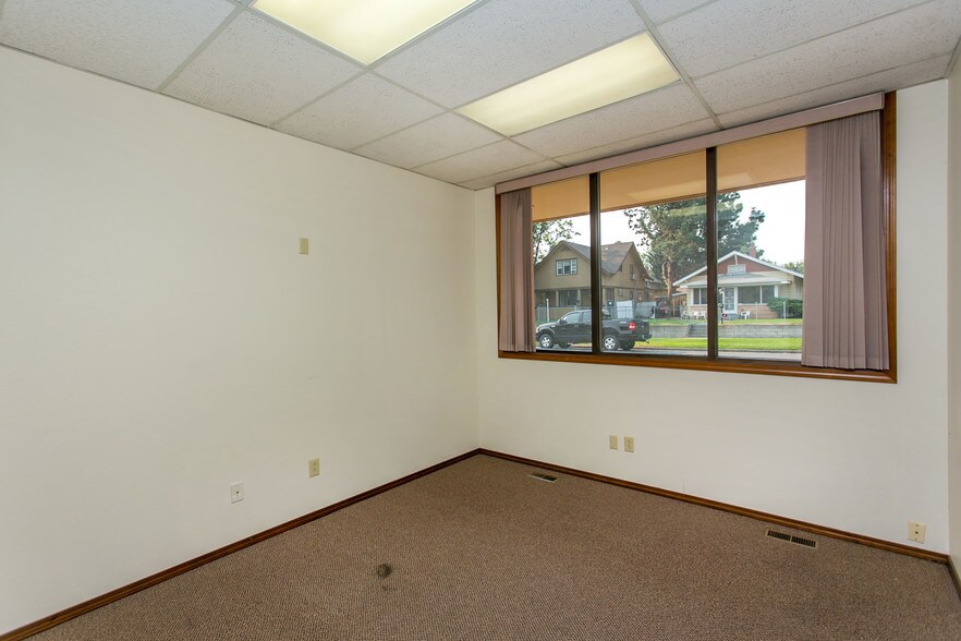 More Photos Of 100 N Fruitland St, Kennewick Office For Sale