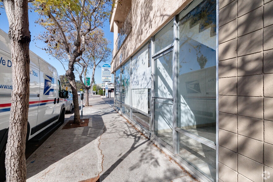 More Photos Of 930 W Washington St, San Diego Storefront Retail Office For Sale