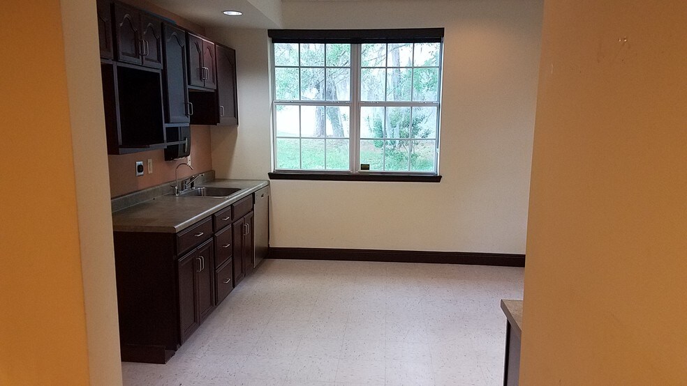 More Photos Of 6789 Southpoint Pky, Jacksonville Medical For Sale