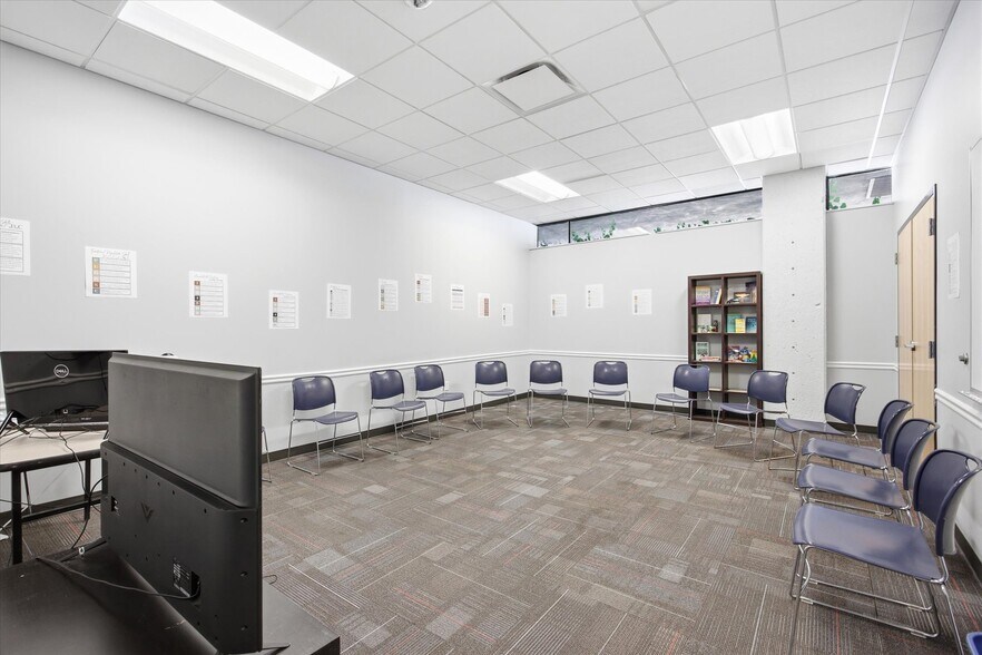 More Photos Of 2450 E Fort Union Blvd, Cottonwood Heights Office For Sale
