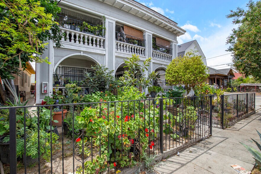 More Photos Of 326 E 35th St, Los Angeles Apartments For Sale