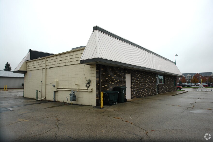 More Photos Of 486 Main Ave, De Pere Freestanding For Sale