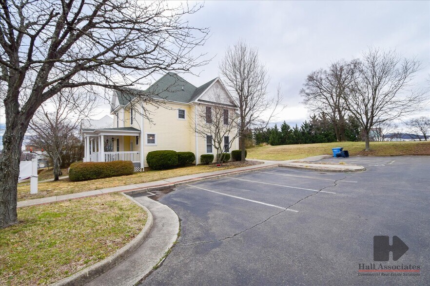 More Photos Of 124 Wells Ave NW, Roanoke Office Residential For Sale