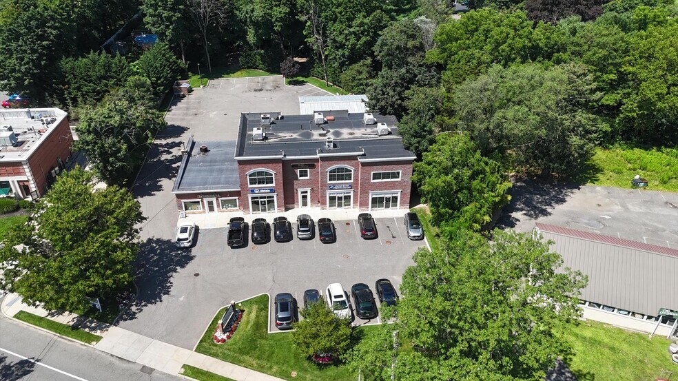 More Photos Of 419 N Country Rd, Saint James Office For Lease
