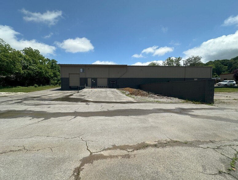 More Photos Of 5911 Echo Dr, Knoxville Warehouse For Lease