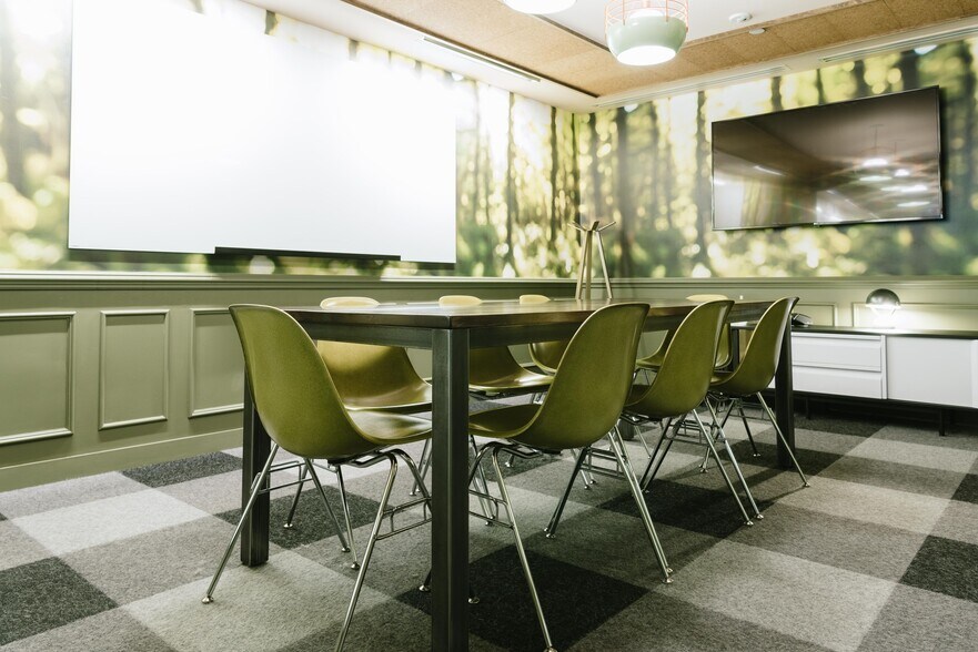 More Photos Of 450 Lexington Ave, New York Coworking Space