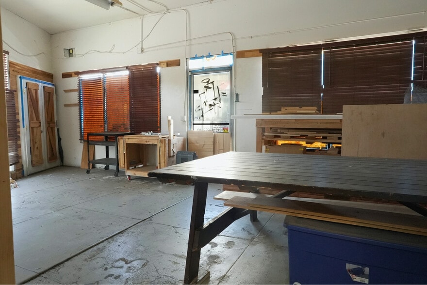 More Photos Of 4862 Venice Blvd, Los Angeles Storefront Retail Residential For Lease