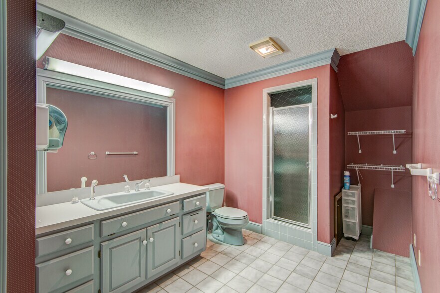 More Photos Of 166 Doctors Dr, Boone Medical For Lease