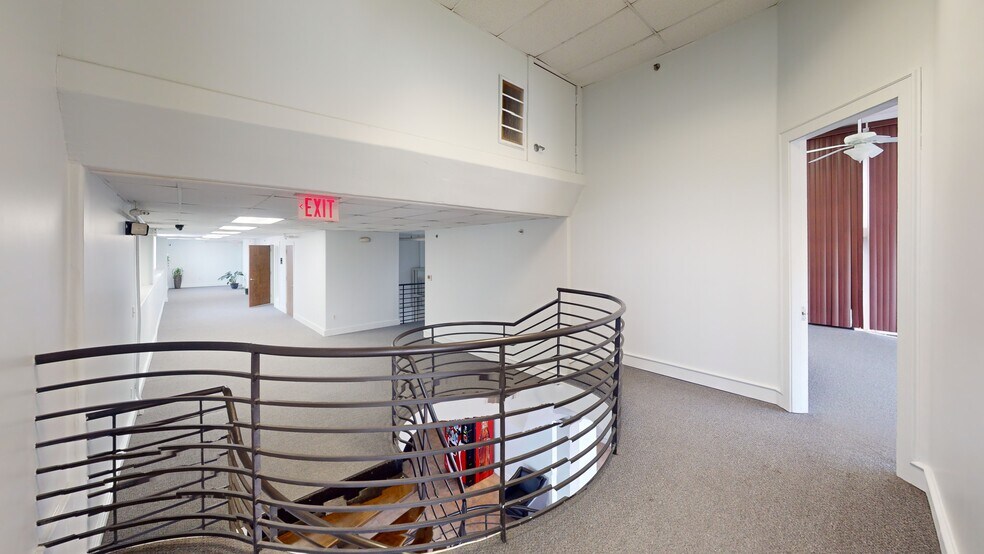 More Photos Of 4818 E IH-10, San Antonio Warehouse For Lease