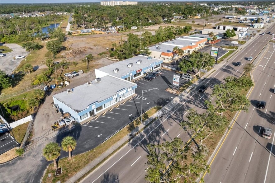 More Photos Of 2131-2143 S Tamiami Trl, Venice Storefront Retail Office For Sale