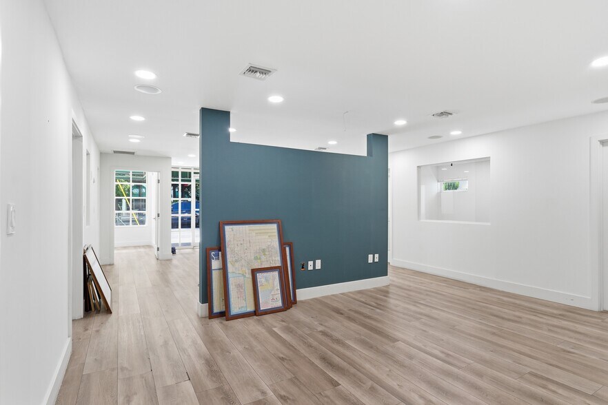 More Photos Of 7311 SW 59th Ct, South Miami General Retail For Lease