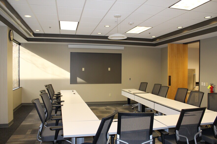 More Photos Of 1041 E Butler Rd, Greenville Office For Lease