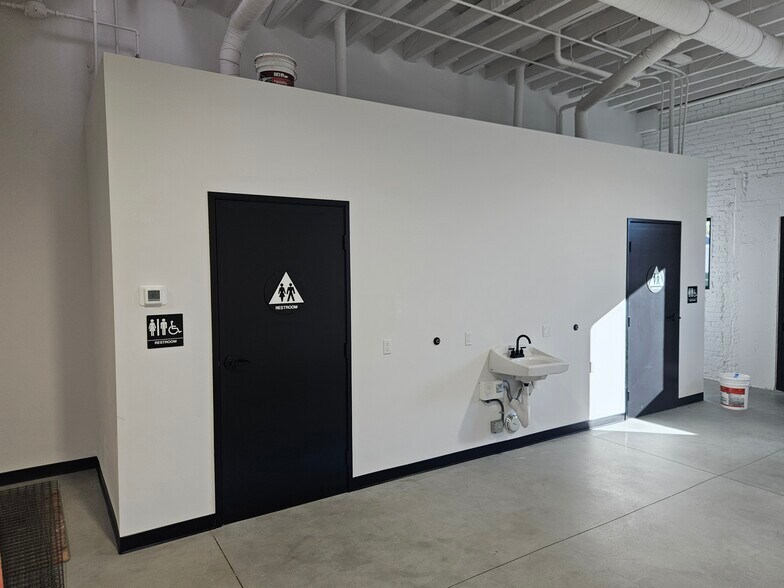 More Photos Of 2490-2498 E Colorado Blvd, Pasadena Storefront For Lease