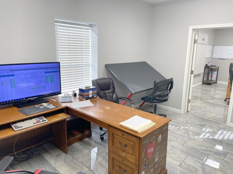 More Photos Of 132 W McLeroy Blvd, Saginaw Warehouse For Sale