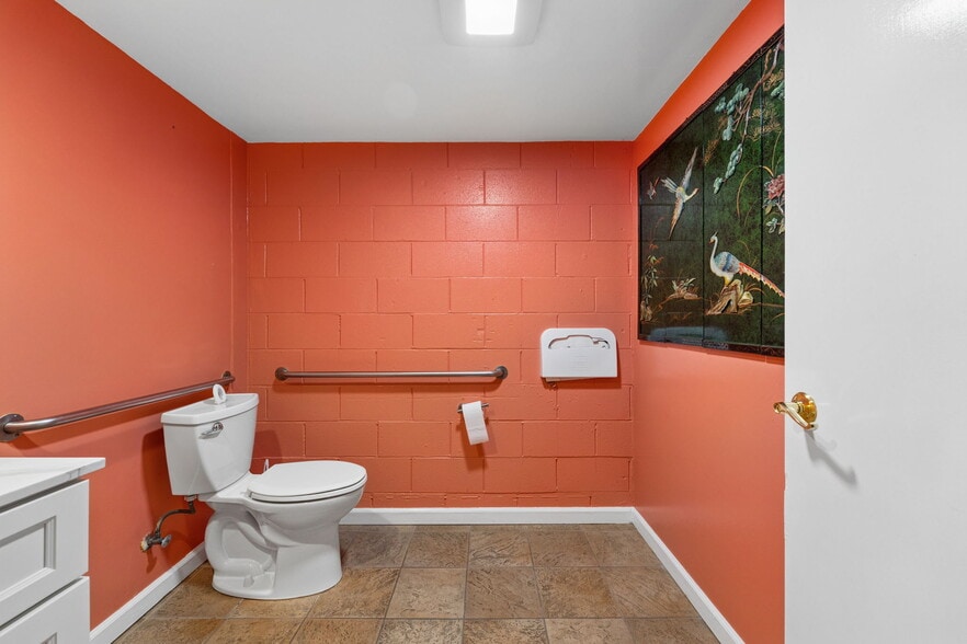 More Photos Of 825-829 27th Ave, Oakland Manufacturing For Sale