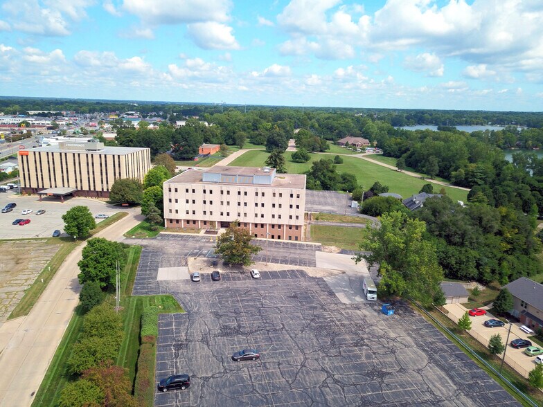 More Photos Of 4755 Kingsway Dr, Indianapolis Office For Lease