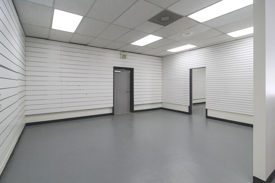 More Photos Of 26081 Bouquet Canyon Rd, Santa Clarita Freestanding For Lease