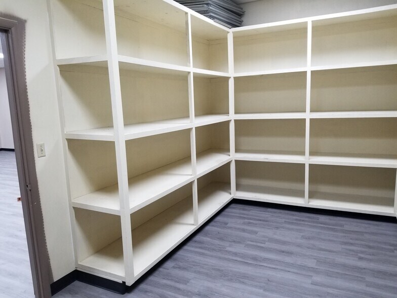 More Photos Of 49 Public Sq, Shelbyville Office For Sale