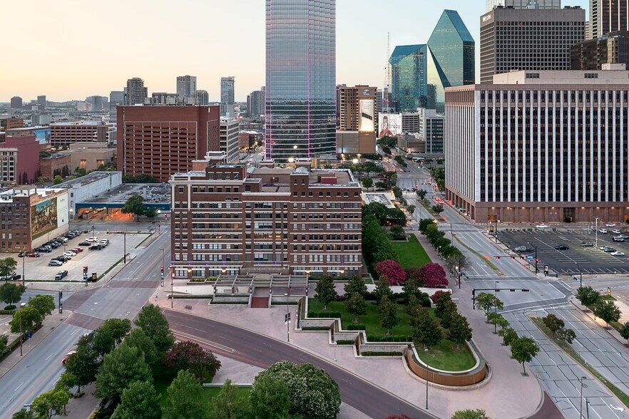 More Photos Of 900 Jackson St, Dallas Office For Lease