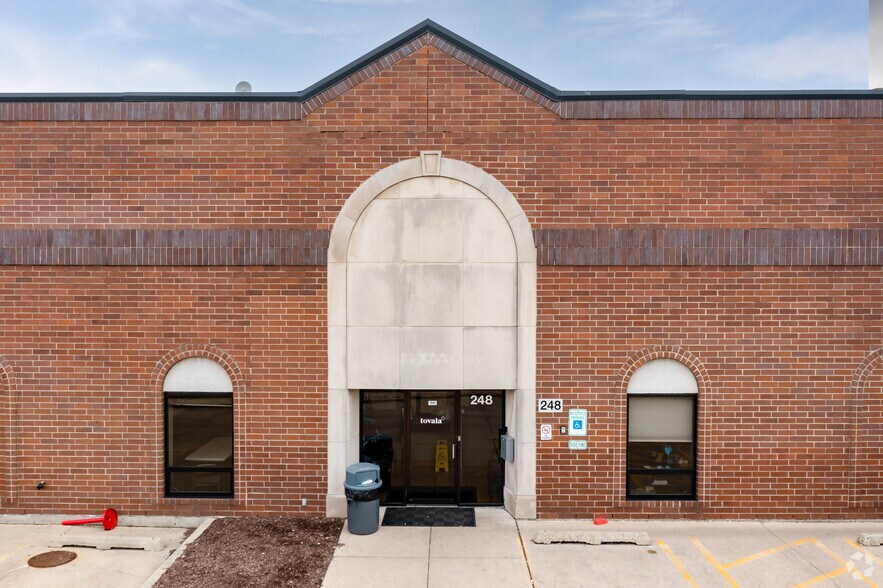 More Photos Of 238-248 Tubeway Dr, Carol Stream Food Processing For Lease