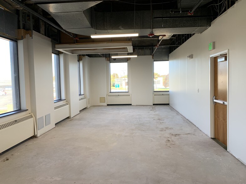 More Photos Of 4 Plaza Way, Fairhaven Bank For Lease