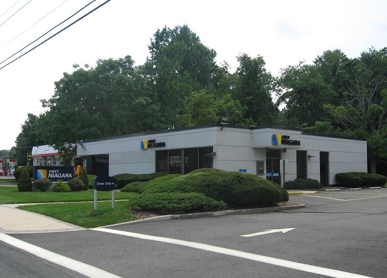 More Photos Of 219 S Main St, New City Bank For Sale