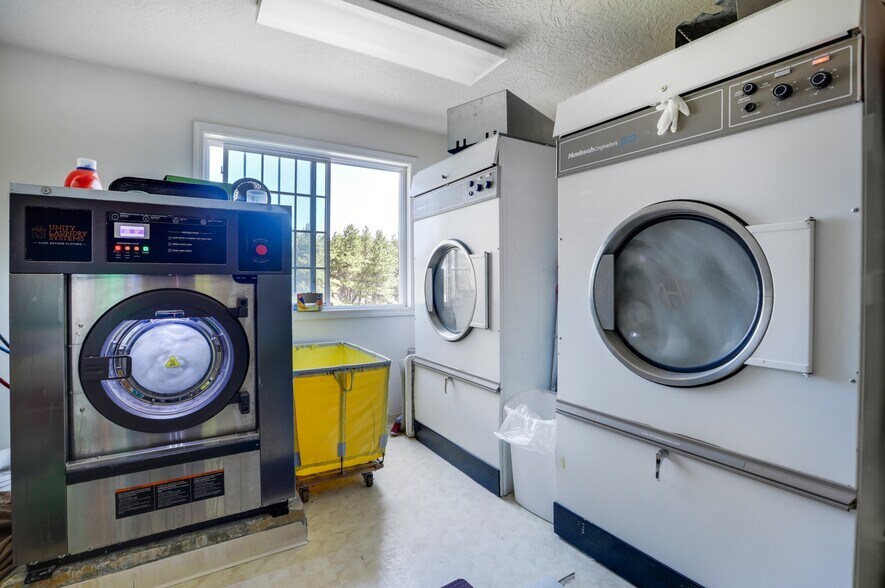 More Photos Of 2019 N Poplar St, Leadville Hotel For Sale