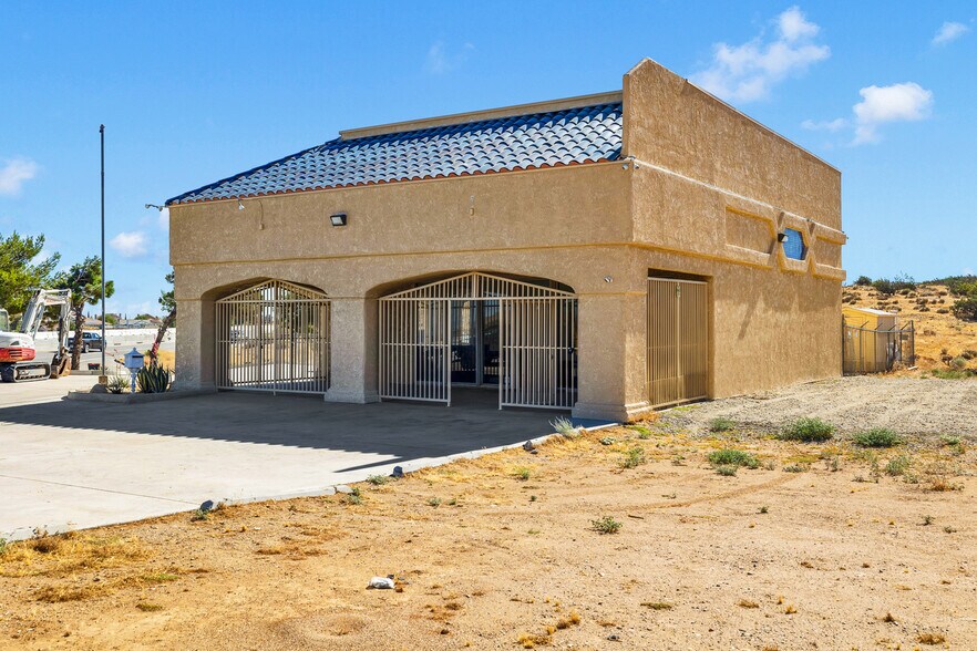 More Photos Of 2660 Pearblossom Hwy, Palmdale Office Residential For Sale